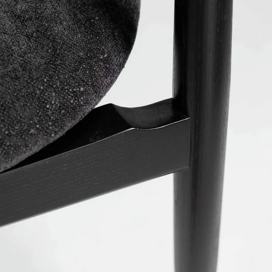 Стул Mamont semi-soft черный/Magenta 15 11