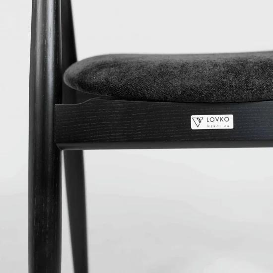 Стул Mamont semi-soft черный/Magenta 15 12