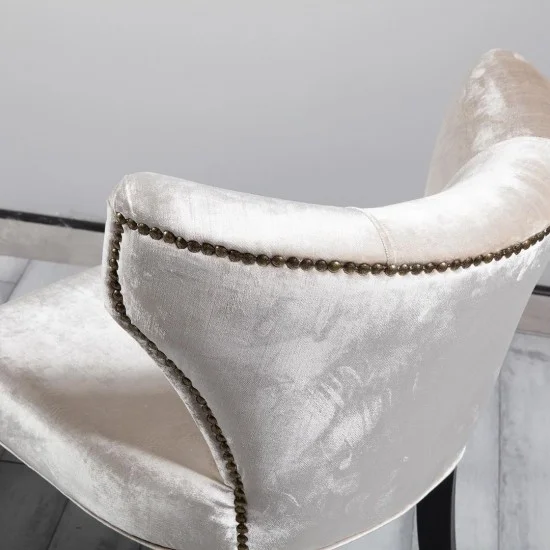 Стілець Тріумф бежевий Дерево сидіння Тканина 535x440x790 чорна нога 5