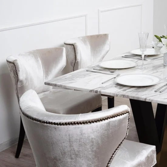 Стілець Тріумф бежевий Дерево сидіння Тканина 535x440x790 чорна нога 2