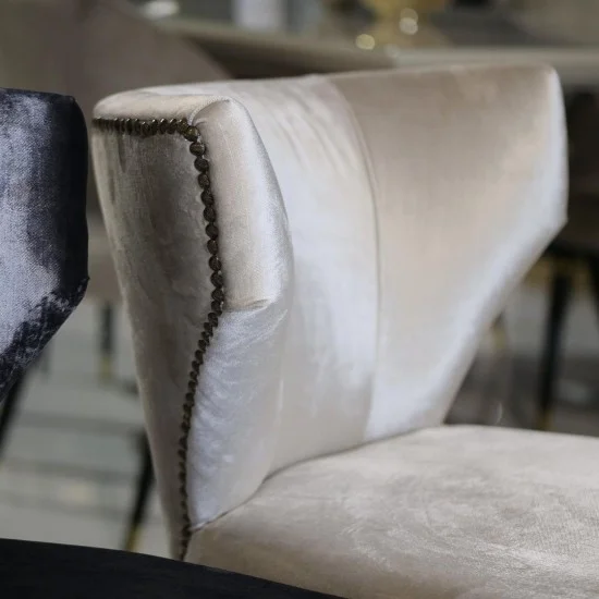 Стілець Тріумф бежевий Дерево сидіння Тканина 535x440x790 чорна нога 7